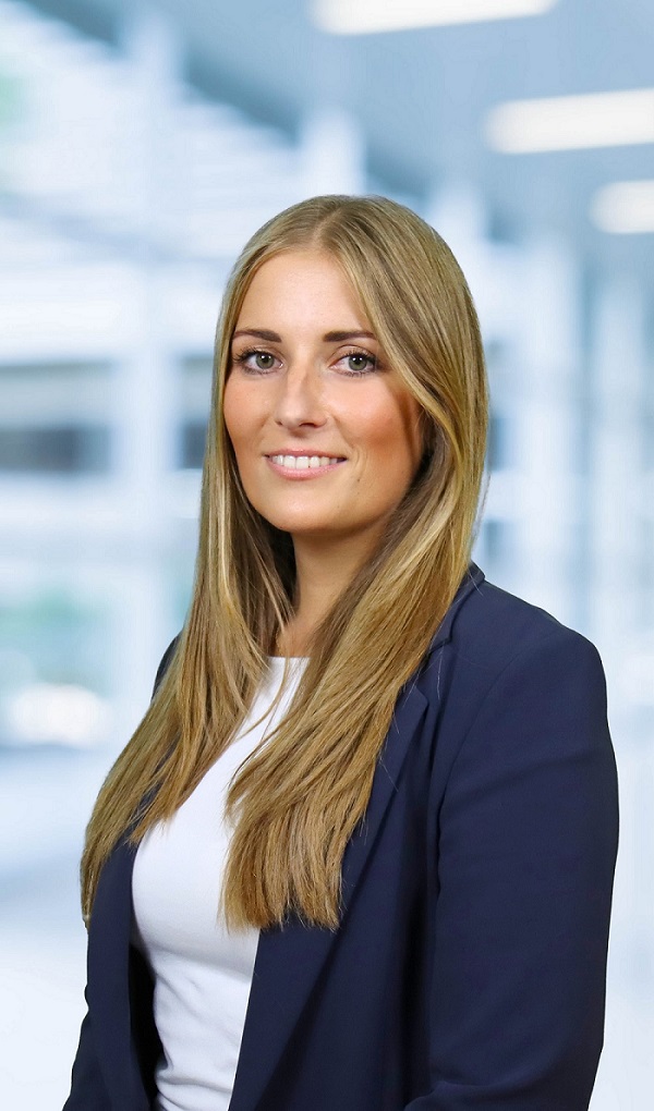 Frau Fabienne Strobel